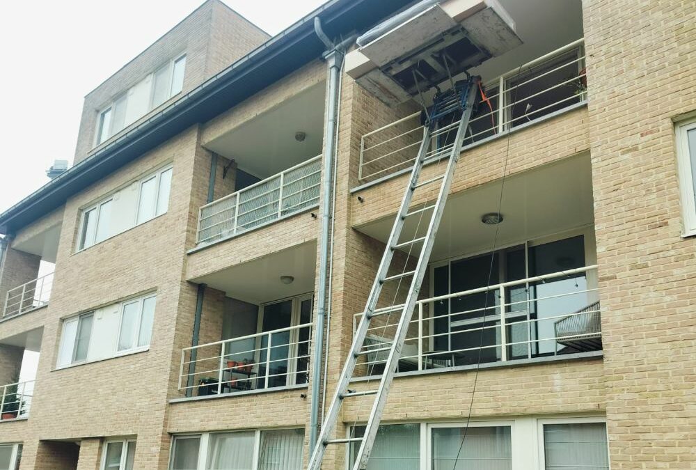 Déménagement avec lift monte-meuble à Bruxelles : solution sûre et efficace pour les étages élevés